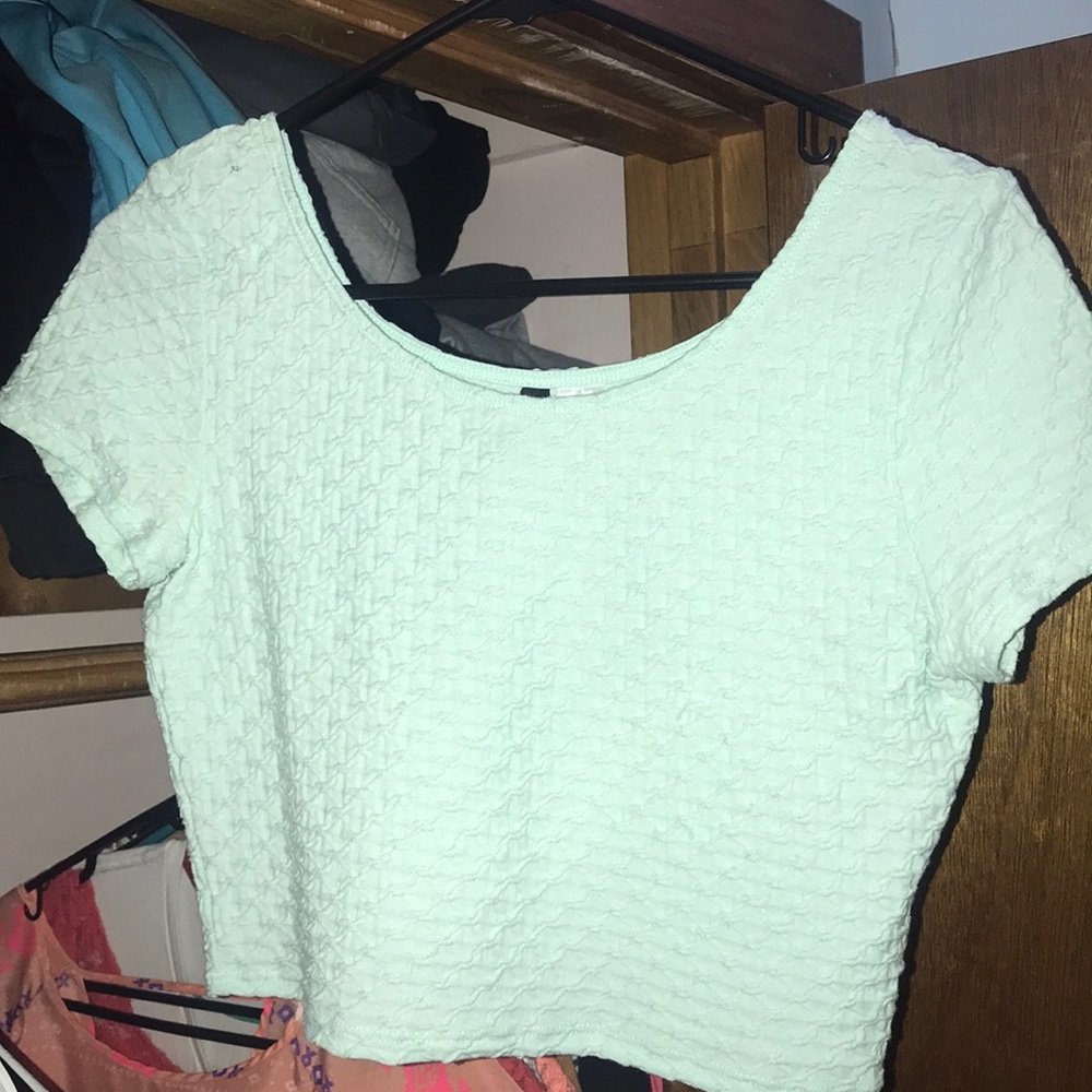 Short sleeve crop top